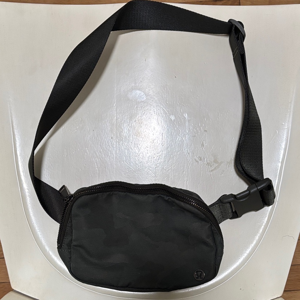 Lululemon belt bag